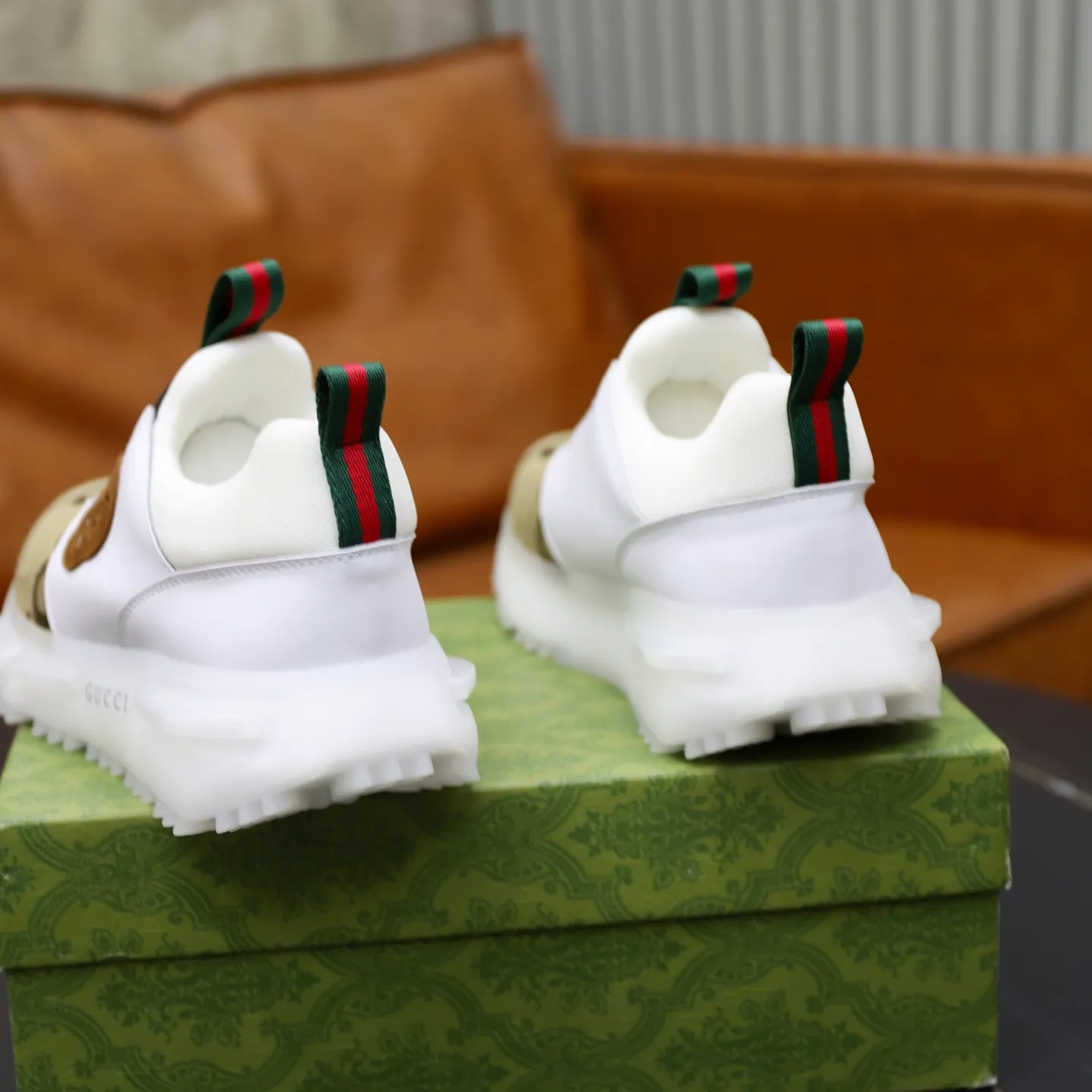 Ex-factory price: 462💰🙅‍♂️🙅‍♂️🙅‍♂️ Brand: GUCCI Standard code: 38-44 (45 customized) Grade: Same as the official website Material: Original cowhide material spliced with brand cloth Comfortable and breathable lining Lightweight and wear-resistant sports outsole Style category: Men's fashionable casual shoes Running sports shoes Distinguished luxury brand elements Top luxury color: actual picture color